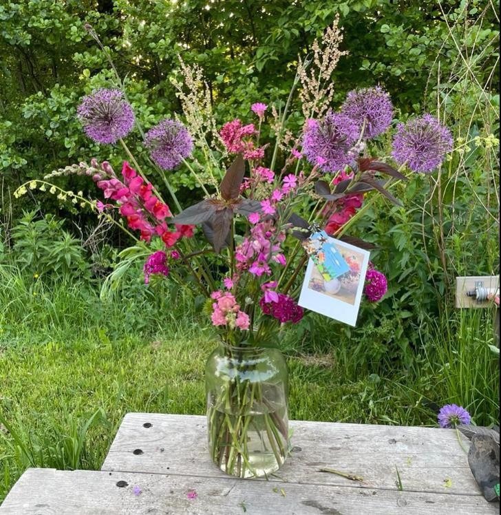 Bosbloemen in een vaas